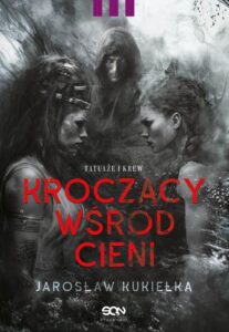Okładka: Kroczący wśród cieni. Tatuaże i krew