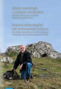 Okładka: Między archeologią a naukami o środowisku. Between archaeological and environmental sciences