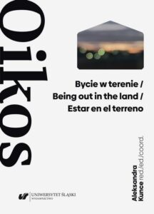 Okładka: Bycie w terenie / Being out in the land / Estar en el terreno