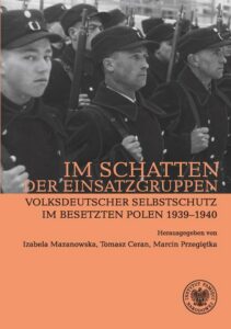 Okładka: Im Schatten der Einsatzgruppen. Volksdeutscher Selbstschutz im Besetzten Polen 1939–1940