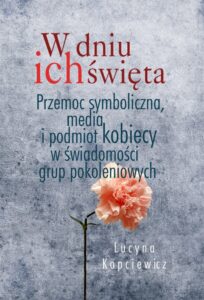 Okładka: W dniu ich święta. Przemoc symboliczna, media i podmiot kobiecy w świadomości grup pokoleniowych