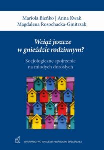 Okładka: Wciąż jeszcze w gnieździe rodzinnym?