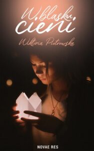 Okładka: W blasku cieni