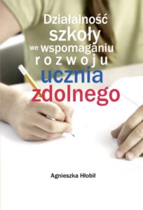 Okładka: Działalność szkoły we wspomaganiu rozwoju ucznia zdolnego