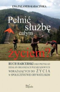 Okładka: Pełnić służbę całym życiem?. Ruch harcerski jako przykład działań organizacji pozarządowych wdrażających do życia w społeczeństwi