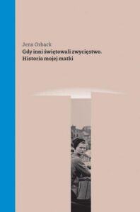 Okładka: Gdy inni świętowali zwycięstwo. Historia mojej matki