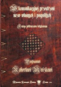 Okładka: W komunikacyjnej przestrzeni nazw własnych i pospolitych. Księga jubileuszowa dedykowana Profesorowi Robertowi Mrózkowi